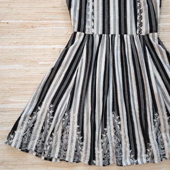 Plenty by Tracy Reese B&W Stripe Embroidered Flare Dress Size 8 Like New - Picture 4 of 12